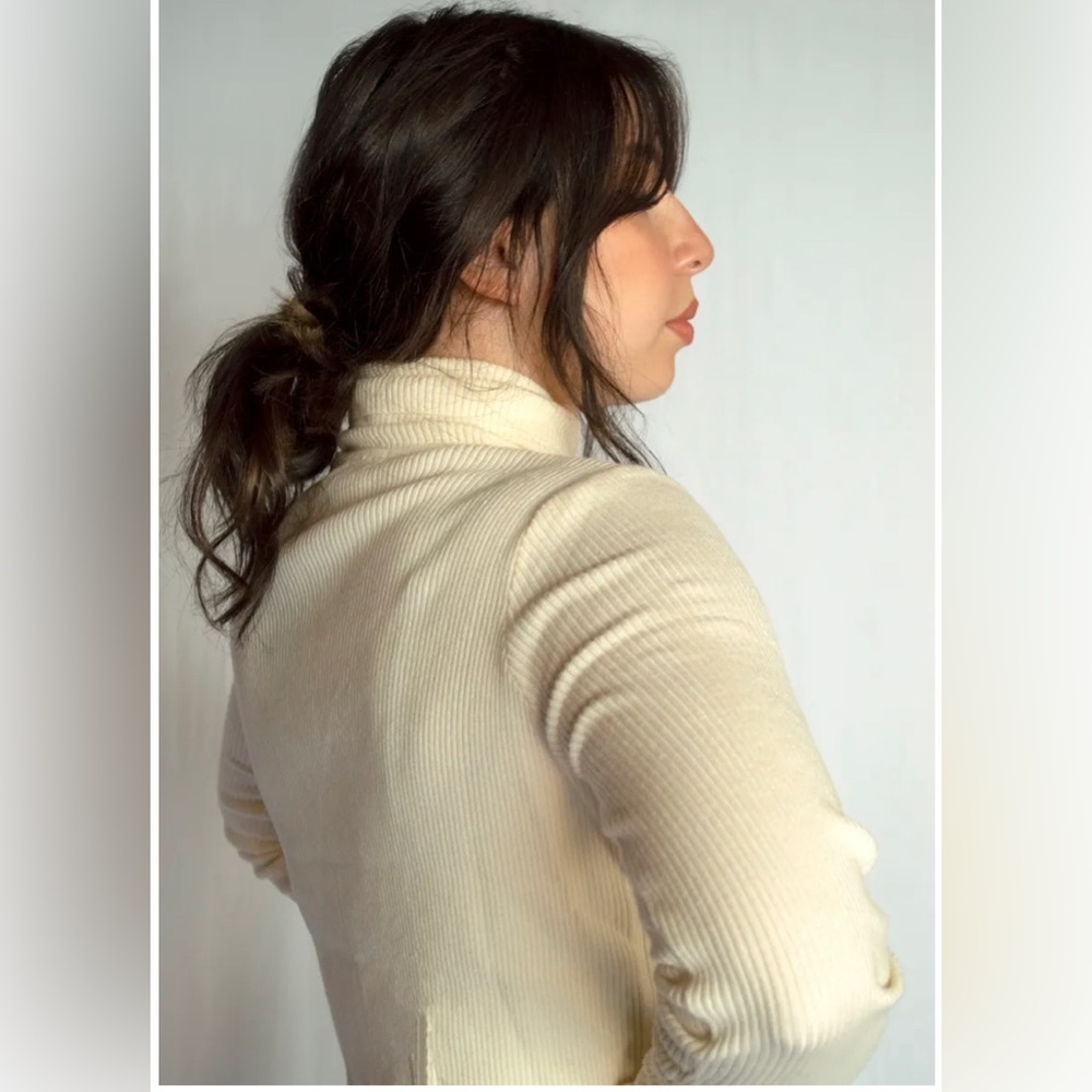 Cropped Turtleneck!! - Picture 3 of 3